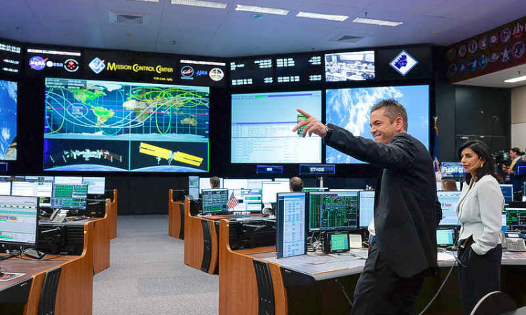 Trump signs order to create  a new US Space Academy